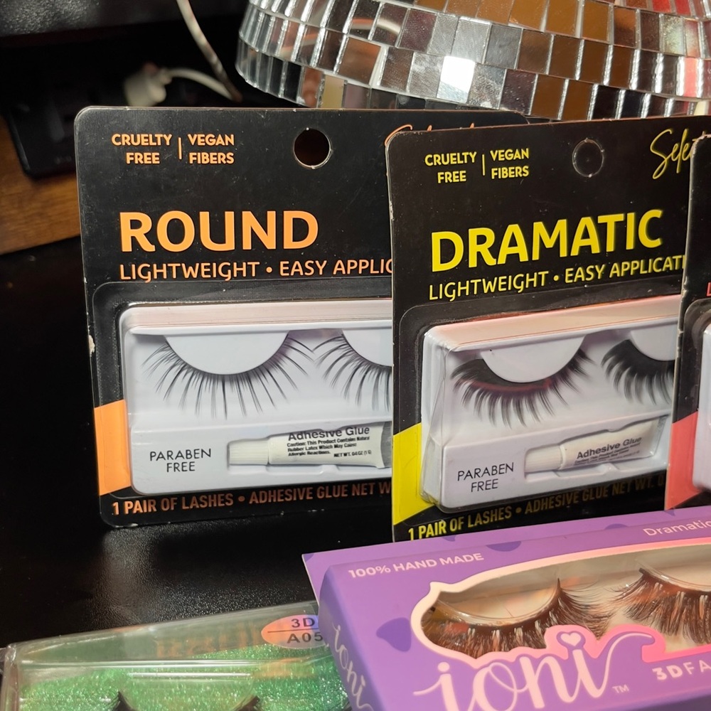 False Lashes Bundle - Picture 2 of 6